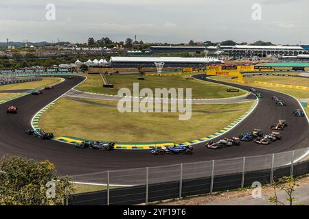 Sao Paulo, Brasilien. Oktober 2024. SAO PAULO, BRASILIEN - 02. NOVEMBER: Allgemeine Ansicht der ersten Runde des Sprintrennens des FIA Formel 1-Großen Preises von Brasilien beim Autodromo Jose Carlos Pace am 2. November 2024 in Interlagos, Sao Paulo, Brasilien. (Marcelo Machado de Melo /SPP) Credit: SPP Sport Press Photo. /Alamy Live News Stockfoto