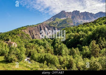 Alpenlandschaft des Var-Tals bei Entraunes, Alpes-Maritimes, Frankreich Stockfoto