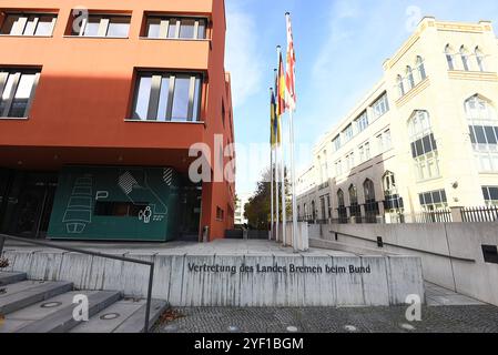 Die Landesvertretung von Bremen in Berlin links rechts die Botschaft der Vereinigten Arabischen Emirate. // die Landesvertretung Bremen in Berlin links rechts die Botschaft der Vereinigten Arabischen Emirate. // nur redaktionelle Verwendung // Bremer Landesvertretung in Berlin links und Botschaft der Vereinigten Arabischen // remer Landesvertretung in Berlin links und Botschaft der Vereinigten Arabischen Emirate *** die Landesvertretung Bremen in Berlin links rechts die Botschaft der Vereinigten Arabischen Emirate links die Landesvertretung Bremen in Berlin rechts die Botschaft der Vereinigten Arabischen Emirate Stockfoto