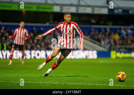 Luke O’Nien aus Sunderland am Samstag, den 2. November 2024, im Loftus Road Stadium in London beim Sky Bet Championship-Spiel zwischen den Queens Park Rangers und Sunderland. (Foto: David Watts | MI News) Credit: MI News & Sport /Alamy Live News Stockfoto