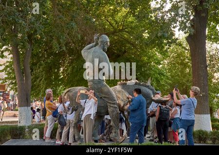 BUCHARA, USBEKISTAN;19. SEPTEMBER 2024: Das Denkmal für Hodja Nasreddin in Buchara, Usbekistan, feiert das legendäre Volk Stockfoto