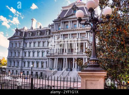 Washington, USA. November 2024. WASHINGTON, DC - 01. NOVEMBER: Das Dwight D. Eisenhower Executive Office Building in Washington, DC. (Foto: Tony Quinn/SipaUSA) Credit: SIPA USA/Alamy Live News Stockfoto