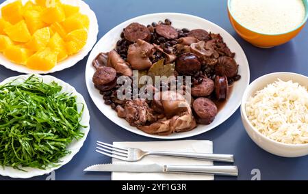 Die beste vollständige traditionelle brasilianische Feijoada Stockfoto