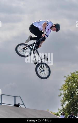 Justin Dowell (USA) tritt im Cycling BMX Freestyle Men's Park Final an Stockfoto