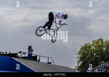 Justin Dowell (USA) tritt im Cycling BMX Freestyle Men's Park Final an Stockfoto