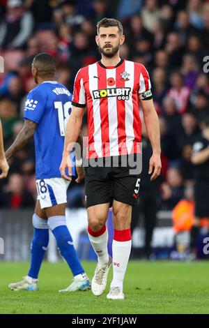 Southampton, Großbritannien. November 2024. Jack Stephens vom Southampton FC gegen Everton FC in St. Mary's Stadium, Southampton, England, Großbritannien am 2. November 2024 Credit: Every Second Media/Alamy Live News Stockfoto