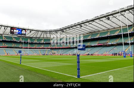 Twickenham, Vereinigtes Königreich. November 2024. Herbst International. England V Neuseeland. Allianz Stadium. Twickenham. Eine allgemeine Ansicht (GV) des Allianz-Brandings auf dem neu benannten Allianz-Stadion (ehemals Twickenham Stadium) vor dem England V New Zealand Autumn International Rugby-Spiel im Allianz Stadium in London. Quelle: Sport In Pictures/Alamy Live News Stockfoto