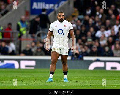 Twickenham, Vereinigtes Königreich. November 2024. Herbst International. England V Neuseeland. Allianz Stadium. Twickenham. Ollie Lawrence (England) während des Rugbyspiels England V New Zealand Autumn International im Allianz Stadium in London. Quelle: Sport In Pictures/Alamy Live News Stockfoto