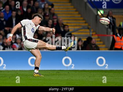 Twickenham, Vereinigtes Königreich. November 2024. Herbst International. England V Neuseeland. Allianz Stadium. Twickenham. Tommy Freeman (England) tritt während des Rugby-Spiels England gegen Neuseeland im Herbst im Allianz Stadium in London, Großbritannien. Quelle: Sport In Pictures/Alamy Live News Stockfoto