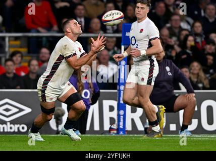 Twickenham, Vereinigtes Königreich. November 2024. Herbst International. England V Neuseeland. Allianz Stadium. Twickenham. Ben Earl (England) fängt während des Rugbyspiels England V New Zealand Autumn International im Allianz Stadium in London. Quelle: Sport In Pictures/Alamy Live News Stockfoto