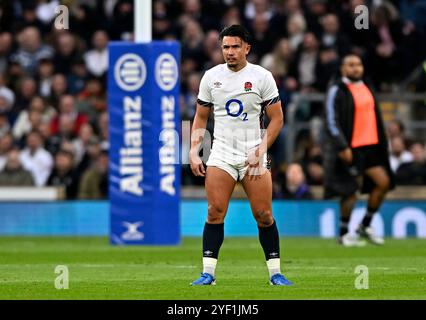 Twickenham, Vereinigtes Königreich. November 2024. Herbst International. England V Neuseeland. Allianz Stadium. Twickenham. Marcus Smith (England) während des Rugbyspiels England gegen Neuseeland im Allianz Stadium in London. Quelle: Sport In Pictures/Alamy Live News Stockfoto