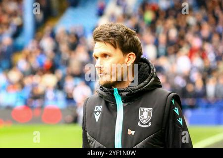 Hillsborough Stadium, Sheffield, England - 2. November 2024 Danny Rohl Manager von Sheffield Mittwoch - während des Spiels Sheffield Wednesday gegen Watford, EFL Championship, 2024/25, Hillsborough Stadium, Sheffield, England - 2. November 2024 Credit: Arthur Haigh/WhiteRosePhotos/Alamy Live News Stockfoto