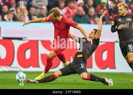 Harry Kane, FCB 9 tritt um den Ball an, Tackling, Duell, Header, zweikampf, Aktion, Kampf gegen Rani Khedira, Union Berlin 8 im Spiel FC BAYERN MÜNCHEN - 1. FC UNION BERLIN am 2. November 2024 in München. Saison 2024/2025, 1.Bundesliga, FCB, München, Spieltag 9, 9.Spieltag Fotograf: Peter Schatz - DFL-VORSCHRIFTEN VERBIETEN DIE VERWENDUNG VON FOTOGRAFIEN als BILDSEQUENZEN und/oder QUASI-VIDEO - Stockfoto