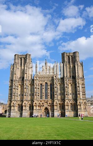 Die Westfront der Wells Cathedral. Stockfoto