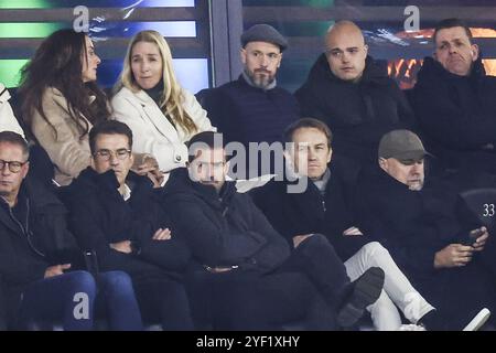 ALMELO - Fußballtrainer Erik Ten Hag in der Tribüne während des niederländischen Eredivisie-Spiels zwischen Heracles Almelo und NAC Breda im Erve Asito-Stadion am 2. November 2024 in Almelo, Niederlande. ANP VINCENT JANNINK Stockfoto