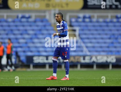 November 2024; Select Car Leasing Stadium, Reading, Berkshire, England; FA Cup First Round Football, Reading versus Fleetwood Town; Shay Spencer aus Reading Stockfoto