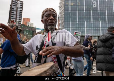 London / Großbritannien. NOVEMBER 2024. Die nationale Demostration für palästina fand in london mit einem marsch von Whitehall zur US-Botschaft statt. Aubrey Fagon / Alamy Live News Stockfoto