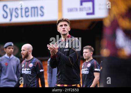 Bradford, Großbritannien. Oktober 2024. Bradford City Mittelfeldspieler Jay Benn während des Spiels Bradford City gegen Aldershot Town FA Cup Runde 1 im University of Bradford Stadium, Bradford, Großbritannien am 2. November 2024 Credit: Every Second Media/Alamy Live News Stockfoto