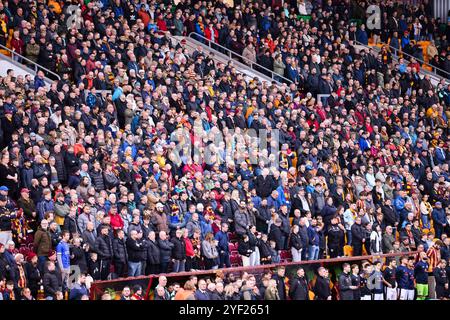 Bradford, Großbritannien. Oktober 2024. Bradford City Fans während des Spiels Bradford City gegen Aldershot Town FA Cup Runde 1 im University of Bradford Stadium, Bradford, Großbritannien am 2. November 2024 Credit: Every Second Media/Alamy Live News Stockfoto