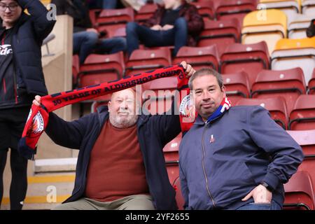 Bradford, Großbritannien. Oktober 2024. Aldershot Town Fans während des Spiels Bradford City gegen Aldershot Town FA Cup Runde 1 im University of Bradford Stadium, Bradford, Großbritannien am 2. November 2024 Credit: Every Second Media/Alamy Live News Stockfoto