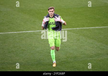 Bradford, Großbritannien. Oktober 2024. Aldershot Town Torhüter Marcus Dewhurst während des Spiels Bradford City gegen Aldershot Town FA Cup Runde 1 im University of Bradford Stadium, Bradford, Großbritannien am 2. November 2024 Credit: Every Second Media/Alamy Live News Stockfoto