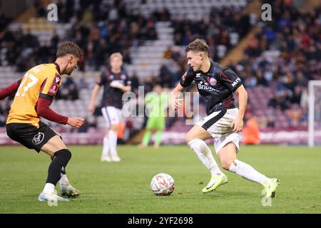 Bradford, Großbritannien. Oktober 2024. Aldershot Town Verteidiger Olly Scott während des Spiels Bradford City gegen Aldershot Town FA Cup Runde 1 im University of Bradford Stadium, Bradford, Großbritannien am 2. November 2024 Credit: Every Second Media/Alamy Live News Stockfoto