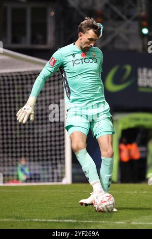 Bradford, Großbritannien. Oktober 2024. Bradford City Torhüter Sam Walker während des Spiels Bradford City gegen Aldershot Town FA Cup Runde 1 im University of Bradford Stadium, Bradford, Großbritannien am 2. November 2024 Credit: Every Second Media/Alamy Live News Stockfoto