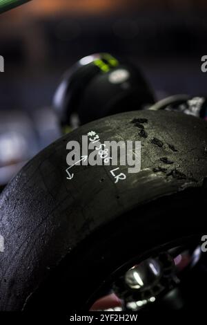 31 FARFUS Augusto (BH), GELAEL Sean (ind), LEUNG Darren (gbr), Team WRT, BMW M4 GT3 #31, LM GT3, Pitstop, Arret aux Stände während der 2024 8. Runde der FIA World Endurance Championship 2024, vom 31. Oktober bis 2. November 2024 auf dem Bahrain International Circuit in Sakhir, Bahrain Stockfoto