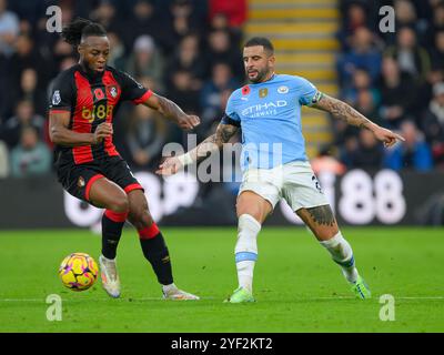 Bournemouth, Großbritannien. November 2024. Bournemouth, England, 2. November 2024: Bournemouth's Antoine Semenyo (links) kämpft im Vitality Stadium in Bournemouth, England, gegen Kyle Walker (rechts) von Manchester City. (David Horton/SPP) (David Horton/SPP) Credit: SPP Sport Press Photo. /Alamy Live News Stockfoto