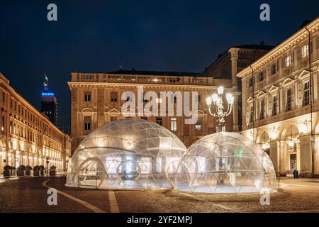 Turin, Italien - 6. Oktober 2024: Piazza San Carlo, früher bekannt als Piazza reale, Piazza d'Armi und Place Napoleon, einer der wichtigsten Plätze in der Stadt Stockfoto