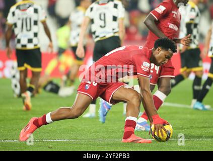 Barcelos, Portugal. November 2024. Estádio Cidade de Barcelos Caue feierte sein Tor während des Spiels der Liga Portugal Betclic 2024/25 zwischen Gil Vicente FC und Boavista FC am Estádio 2. November 2024 in Barcelos, Portugal. (Miguel Lemos/SPP) Credit: SPP Sport Press Photo. /Alamy Live News Stockfoto