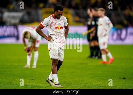 Dortmund, Deutschland. November 2024. DORTMUND, 2. NOVEMBER: Lois Openda von RB Leipzig sieht beim Bundesliga-Spiel zwischen Borussia Dortmund und RB Leipzig im Signal Iduna Park am 2. November 2024 in Dortmund aus. (Foto: Rene Nijhuis/MB Media) Credit: MB Media Solutions/Alamy Live News Stockfoto