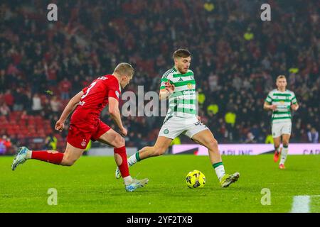 Glasgow, Großbritannien. November 2024. Das erste Halbfinale des Premier Sports Cup zwischen Celtic FC und Aberdeen FC waas fand im Hampden Park in Glasgow, Schottland, Großbritannien statt. Das Ergebnis war Celtic 6:0 Aberdeen. Celtic geht ins Finale und spielt den Sieger zwischen den Rangers und Motherwell. Die Tore wurden von C. Carter-Vickers (29')Tor 29 Minuten, K. Furuhashi (32')Tor 32 Minuten, D. Maeda (40', 49', 85')Tor 40 Minuten, Tor 49 Minuten, Tor 85 Minuten N. Kuhn (59') Credit: Findlay/Alamy Live News Stockfoto