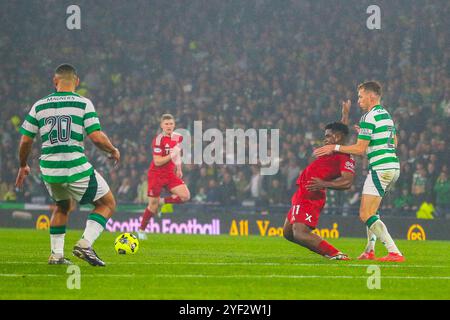 Glasgow, Großbritannien. November 2024. Das erste Halbfinale des Premier Sports Cup zwischen Celtic FC und Aberdeen FC waas fand im Hampden Park in Glasgow, Schottland, Großbritannien statt. Das Ergebnis war Celtic 6:0 Aberdeen. Celtic geht ins Finale und spielt den Sieger zwischen den Rangers und Motherwell. Die Tore wurden von C. Carter-Vickers (29')Tor 29 Minuten, K. Furuhashi (32')Tor 32 Minuten, D. Maeda (40', 49', 85')Tor 40 Minuten, Tor 49 Minuten, Tor 85 Minuten N. Kuhn (59') Credit: Findlay/Alamy Live News Stockfoto