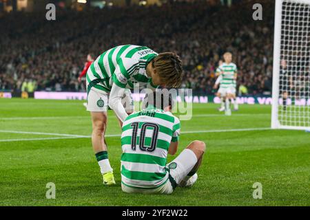 Glasgow, Großbritannien. November 2024. Das erste Halbfinale des Premier Sports Cup zwischen Celtic FC und Aberdeen FC waas fand im Hampden Park in Glasgow, Schottland, Großbritannien statt. Das Ergebnis war Celtic 6:0 Aberdeen. Celtic geht ins Finale und spielt den Sieger zwischen den Rangers und Motherwell. Die Tore wurden von C. Carter-Vickers (29')Tor 29 Minuten, K. Furuhashi (32')Tor 32 Minuten, D. Maeda (40', 49', 85')Tor 40 Minuten, Tor 49 Minuten, Tor 85 Minuten N. Kühn (59') Credit: Findlay/Alamy Live News Stockfoto