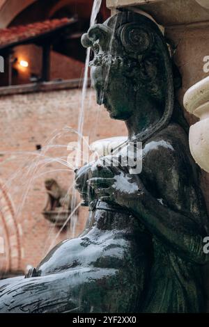 Bologna, Italien - 6. Oktober 2024: Fontana del Nettuno (Neptunbrunnen) mit seinen eindrucksvollen Meerjungfrauen Stockfoto