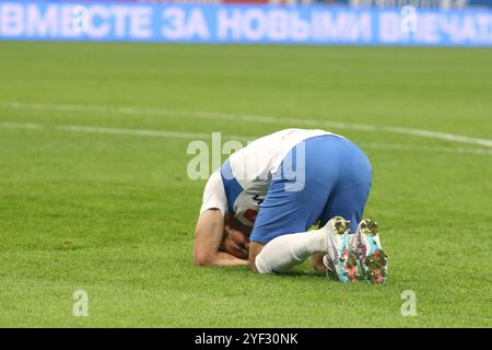 Sankt Petersburg, Russland. November 2024. Temirkan Sundukow (C) von Dinamo, der während des russischen Premier League-Fußballspiels zwischen Zenit Sankt Petersburg und Dinamo Makhachkala in der Gazprom Arena gesehen wurde. Endpunktzahl: Zenit 2:1 Dinamo. Quelle: SOPA Images Limited/Alamy Live News Stockfoto