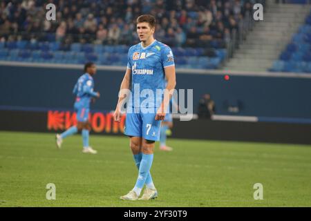 Sankt Petersburg, Russland. November 2024. Aleksandr Sobolev (7) von Zenit, der während des russischen Premier League-Fußballspiels zwischen Zenit Sankt Petersburg und Dinamo Makhachkala in der Gazprom Arena zu sehen war. Endpunktzahl: Zenit 2:1 Dinamo. Quelle: SOPA Images Limited/Alamy Live News Stockfoto