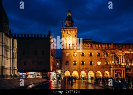 Bologna, Italien - 6. Oktober 2024: Piazza Maggiore, ein zentraler Platz in Bologna, Region Emilia-Romagna, Italien Stockfoto