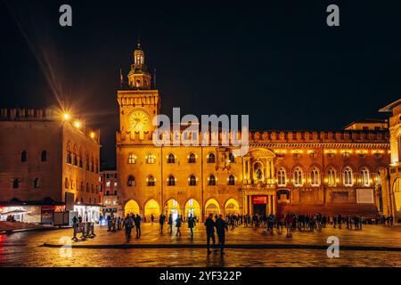 Bologna, Italien - 6. Oktober 2024: Piazza Maggiore, ein zentraler Platz in Bologna, Region Emilia-Romagna, Italien Stockfoto