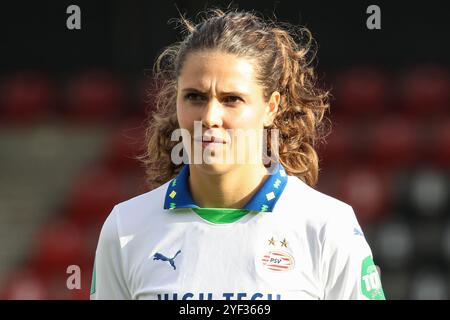 Rotterdam, Niederlande. November 2024. Rotterdam, Niederlande, 2. November 2024: Melanie Bross (5 PSV) während des Fußballspiels Eredivisie Vrouwen zwischen Excelsior Rotterdam und PSV in Van Donge & de Roo Stadionin Rotterdam, Niederlande. (Leiting Gao/SPP) Credit: SPP Sport Press Photo. /Alamy Live News Stockfoto