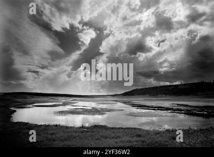 BW02282-02..... WYOMING – Hayden Valley im Yellowstone-Nationalpark. K.B. Canham 4x5 mit Ilford HP5 Plus Film Stockfoto