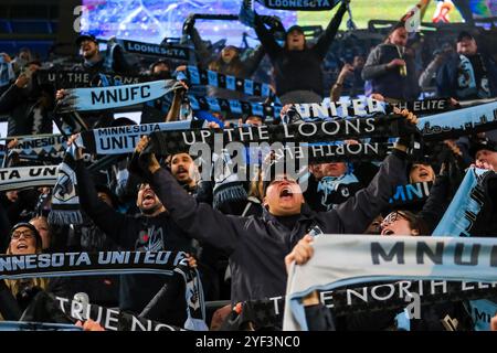 2. November 2024: Fans reagieren auf den Sieg von Minnesota United nach einem MLS Cup Playoffs-Fußballspiel zwischen Real Salt Lake und Minnesota United FC, das auf dem Allianz Field in St. Paul, Minnesota, ausgetragen wurde. Steven Garcia-CSM. Stockfoto