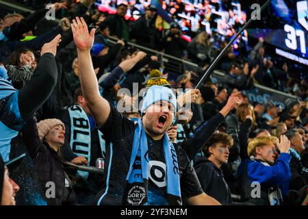 2. November 2024: Fans reagieren auf ein MLS Cup Playoffs-Fußballspiel zwischen Real Salt Lake und Minnesota United FC, das im Allianz Field in St. Paul, Minnesota stattfindet. Steven Garcia-CSM. Stockfoto