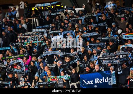 2. November 2024: Fans reagieren auf den Sieg von Minnesota United nach einem MLS Cup Playoffs-Fußballspiel zwischen Real Salt Lake und Minnesota United FC, das auf dem Allianz Field in St. Paul, Minnesota, ausgetragen wurde. Steven Garcia-CSM. (Bild: © Steven Garcia/Cal Sport Media) Stockfoto