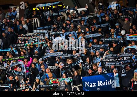 2. November 2024: Fans reagieren auf den Sieg von Minnesota United nach einem MLS Cup Playoffs-Fußballspiel zwischen Real Salt Lake und Minnesota United FC, das auf dem Allianz Field in St. Paul, Minnesota, ausgetragen wurde. Steven Garcia-CSM. Stockfoto