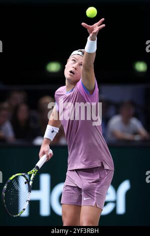 Paris, Frankreich. November 2024. Holger Rune aus Dänemark am 6. Tag des Rolex Paris Masters 2024, einem ATP Masters 1000-Tennisturnier am 2. November 2024 in der Accor Arena in Paris, Frankreich - Foto Jean Catuffe/DPPI Credit: DPPI Media/Alamy Live News Stockfoto