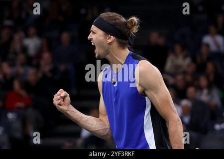 Paris, Frankreich. November 2024. Alexander Zverev aus Deutschland am 6. Tag des Rolex Paris Masters 2024, einem ATP Masters 1000-Tennisturnier am 2. November 2024 in der Accor Arena in Paris, Frankreich - Foto Jean Catuffe/DPPI Credit: DPPI Media/Alamy Live News Stockfoto