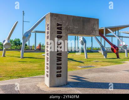 Tribut Skulptur an der Wal Fischer im Bluewater Quay, Downtown Mackay, Queensland, Australien Stockfoto