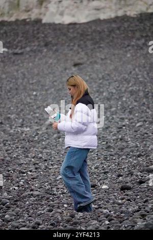 Birling Gap, Eastbourne, 02. November 2024. Ein feuchter und bewölkter Start in den Tag in East Sussex. Bewölktes Wetter am Birling Gap in Eastbourne in East Sussex. Quelle: james jagger/Alamy Live News Stockfoto